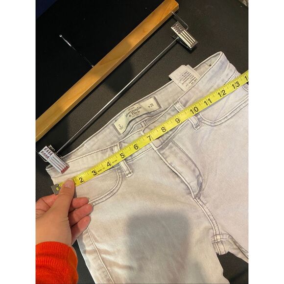 Abercrombie & Fitch • Light Wash High Waisted Skinny Jean • Size 2 \ w26 - Picture 10 of 10